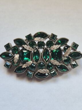 Vintage Emerald Green Crystal Leaf Accent Silver Tone Brooch